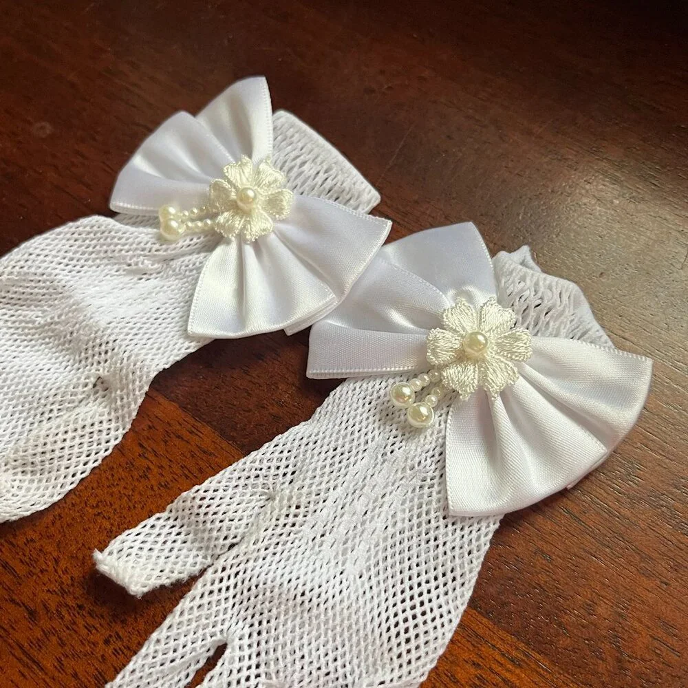 White special occasion bow gloves for girls